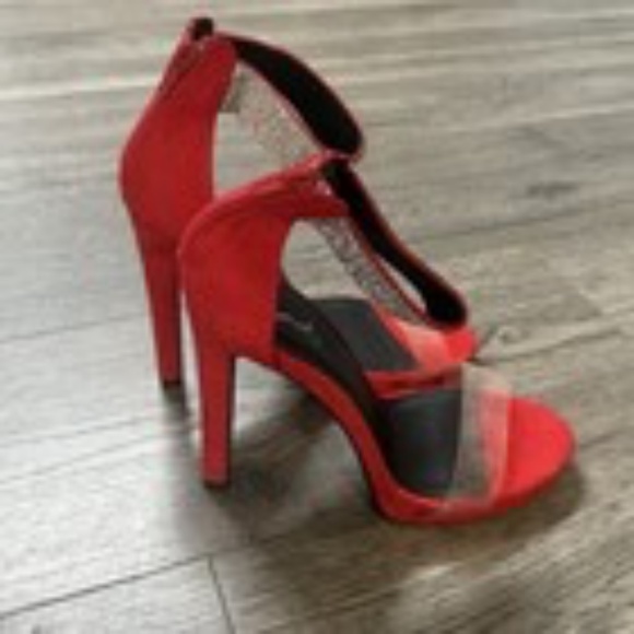 Qupid Women's High Heel Shoes Size 7.5 Red Faux Suede Ankle Strap - Picture 2 of 4